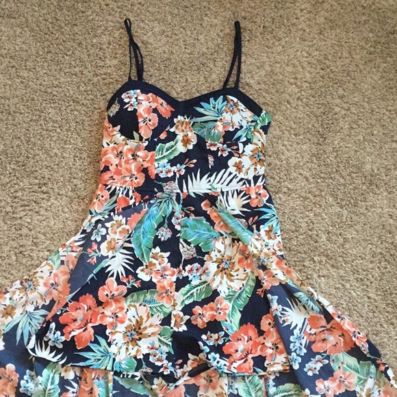 Floral Flowy Romper - Picture 3 of 5